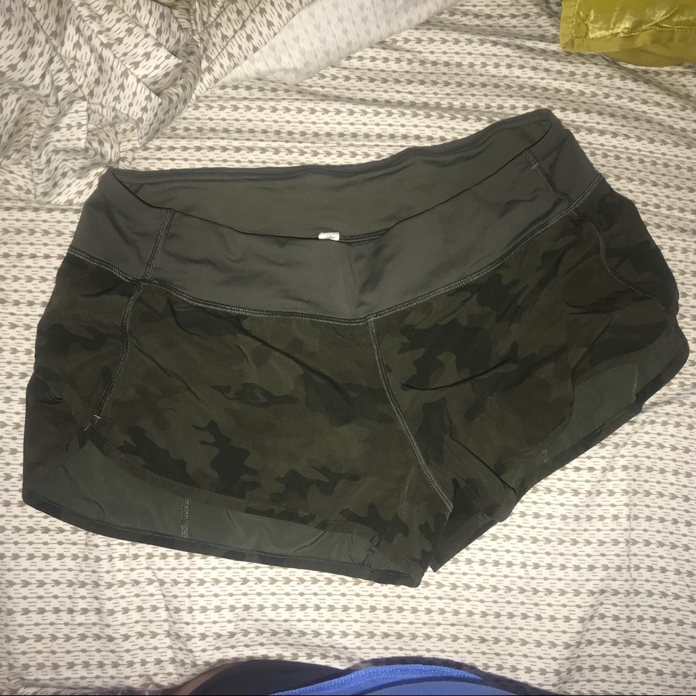 Lululemon camo speed short 10
